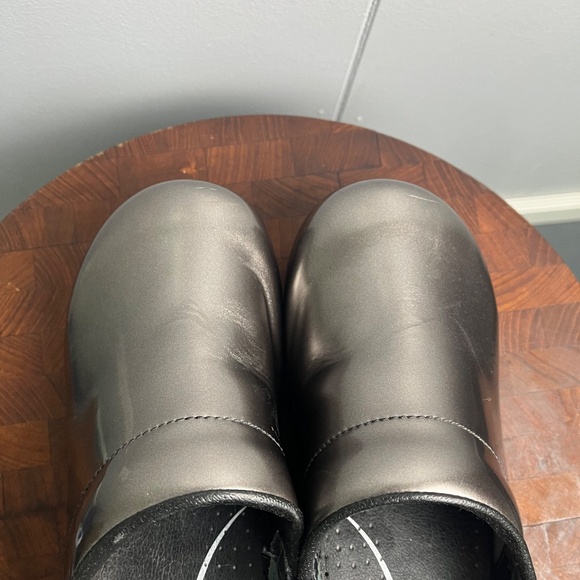 Sanita Metallic Silver Professional Slip Resistant Clogs Size 42 - Picture 4 of 9